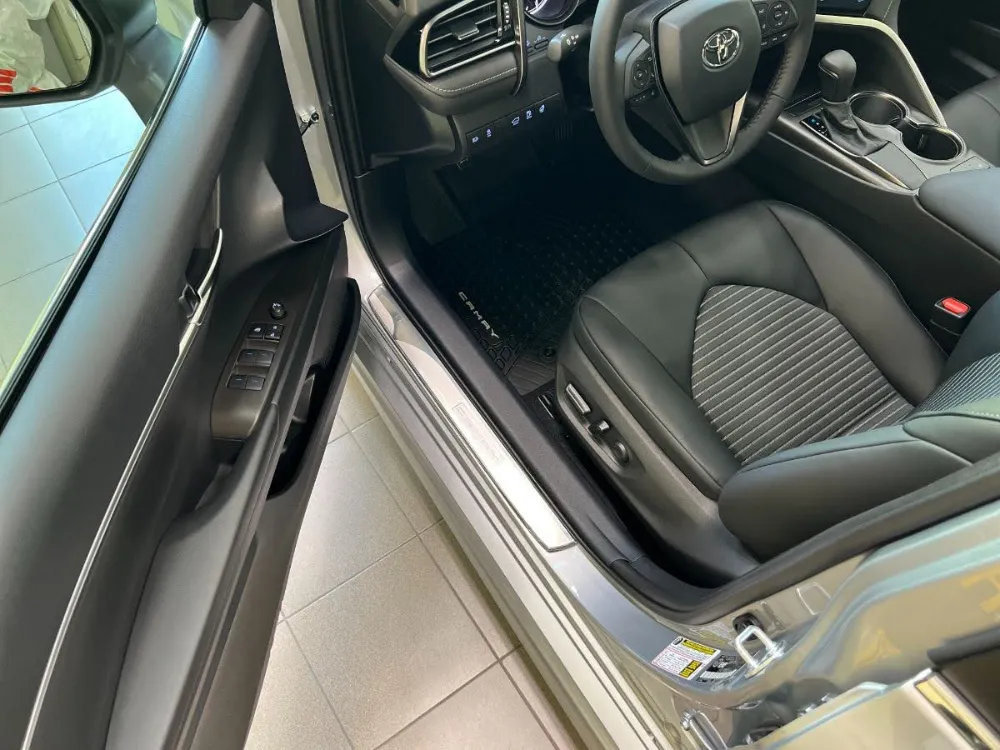 2022 Toyota Camry SE FWD Celestial Silver 13